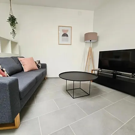 Modern & Spacious In Lausanne! Rn18-5 דירה *